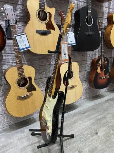 Fender - 011-3900-803 2